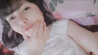 Em teen thủ dâm lồn hồng hào xem nứng vãi